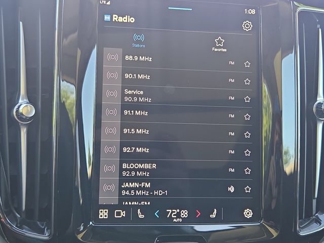 2025 Volvo XC60 B5 Plus photo 18