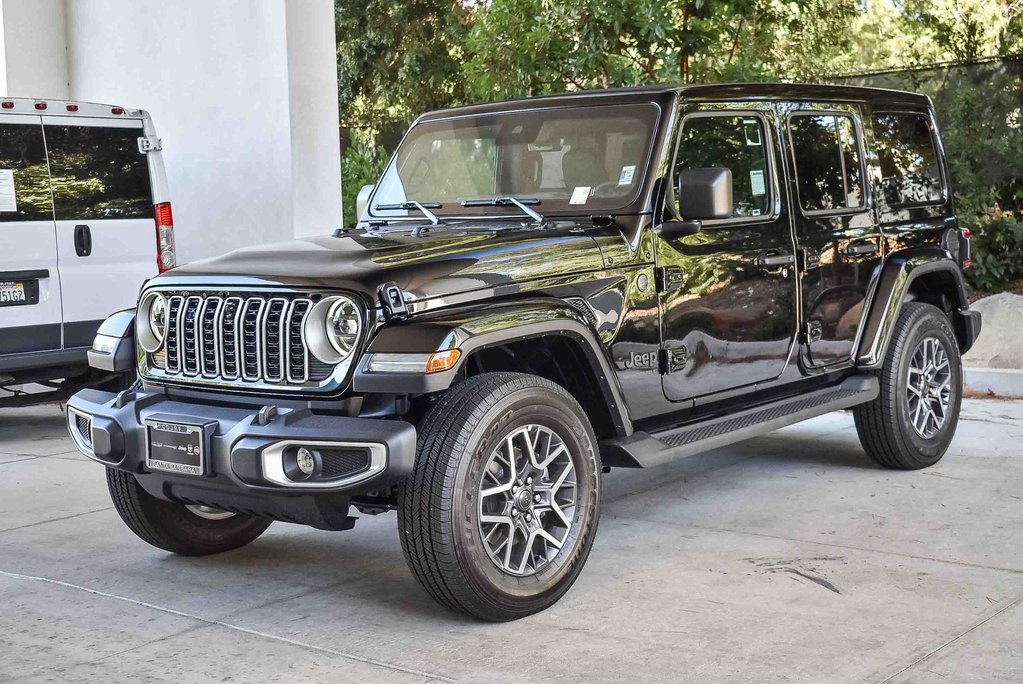2025 Jeep Wrangler Sahara photo 3