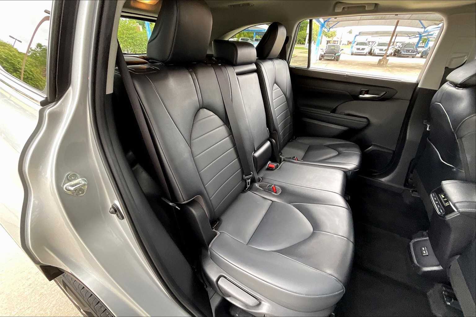 2022 Toyota Highlander XLE photo 16