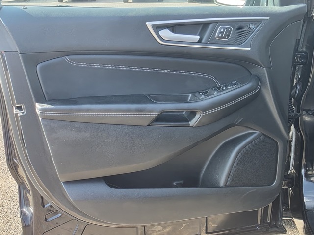 2024 Ford Edge Titanium photo 4