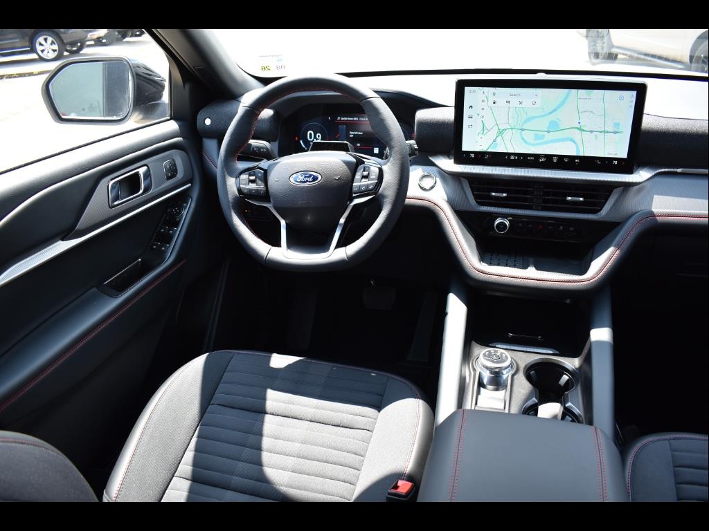2025 Ford Explorer ST-Line photo 4