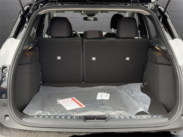 2025 Nissan Kicks SV photo 17