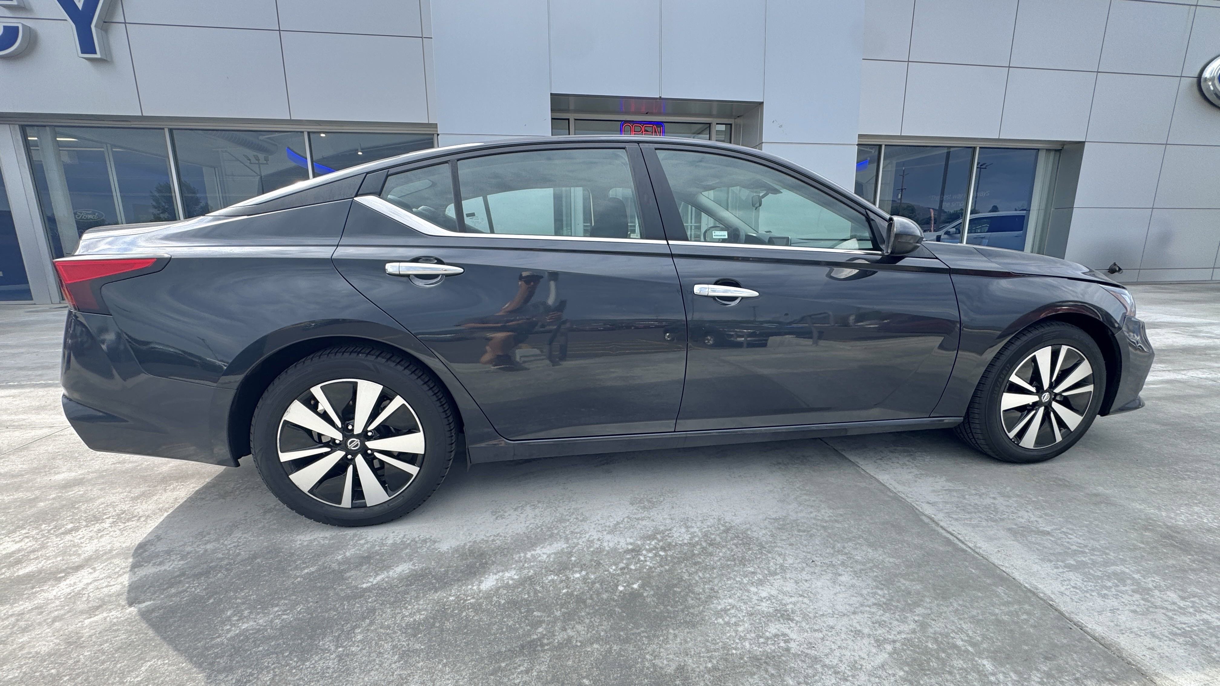 2022 Nissan Altima 2.5 SV photo 3