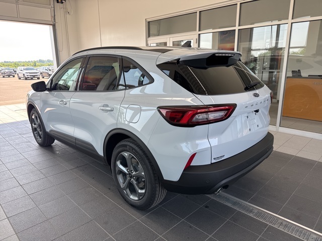 2025 Ford Escape ST-Line photo 4