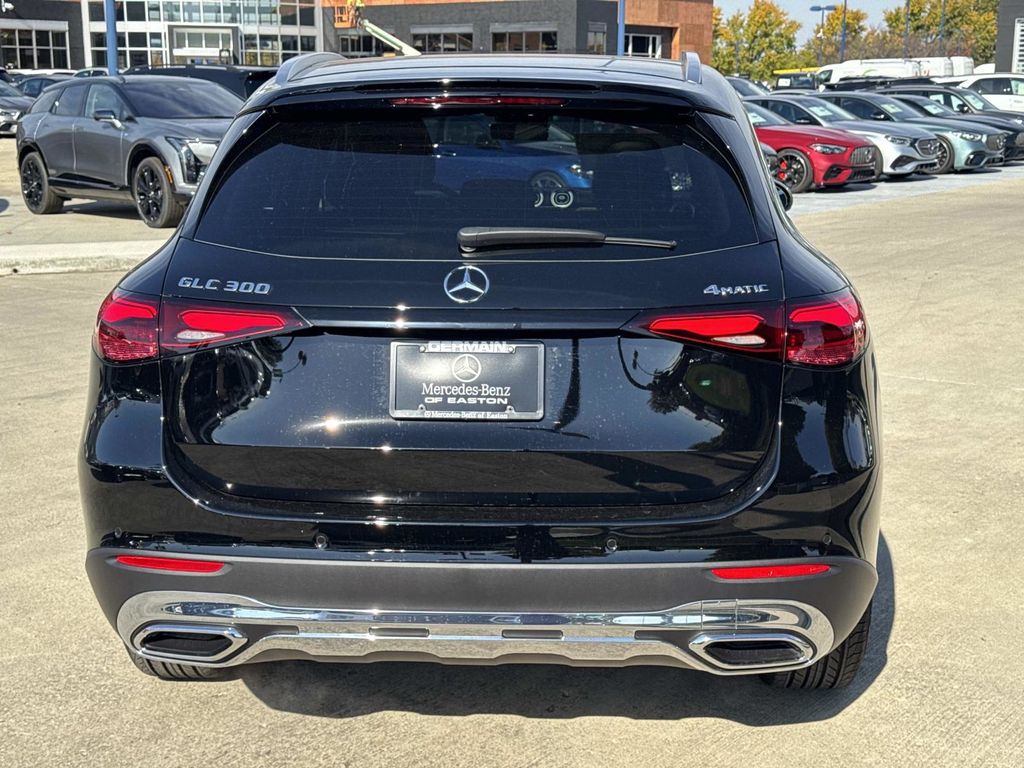 2026 Mercedes Benz GLC 300 4MATIC photo 2