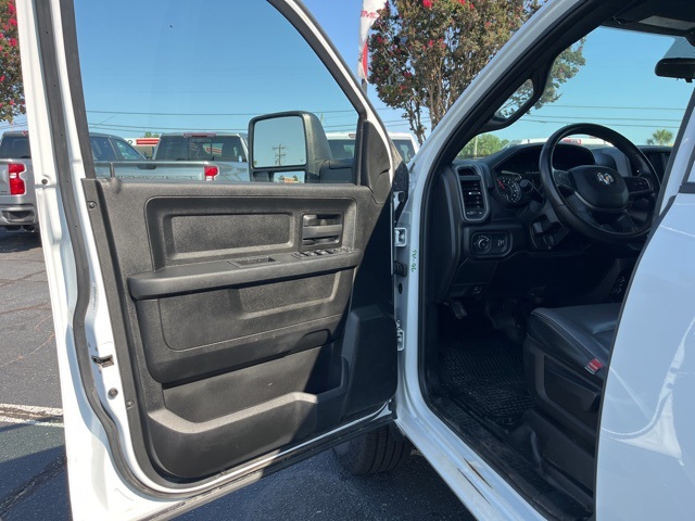 2023 Ram 2500 Tradesman photo 3