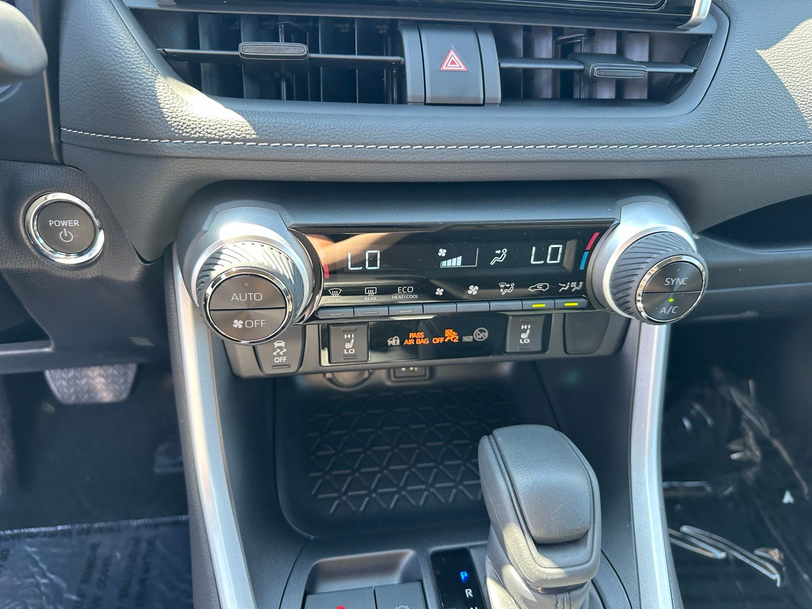 2025 Toyota RAV4 Hybrid XLE photo 16