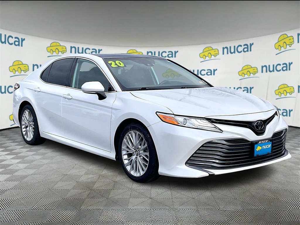 2020 Toyota Camry XLE's photo
