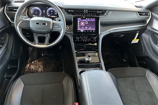 2025 Jeep Grand Cherokee Altitude photo 4