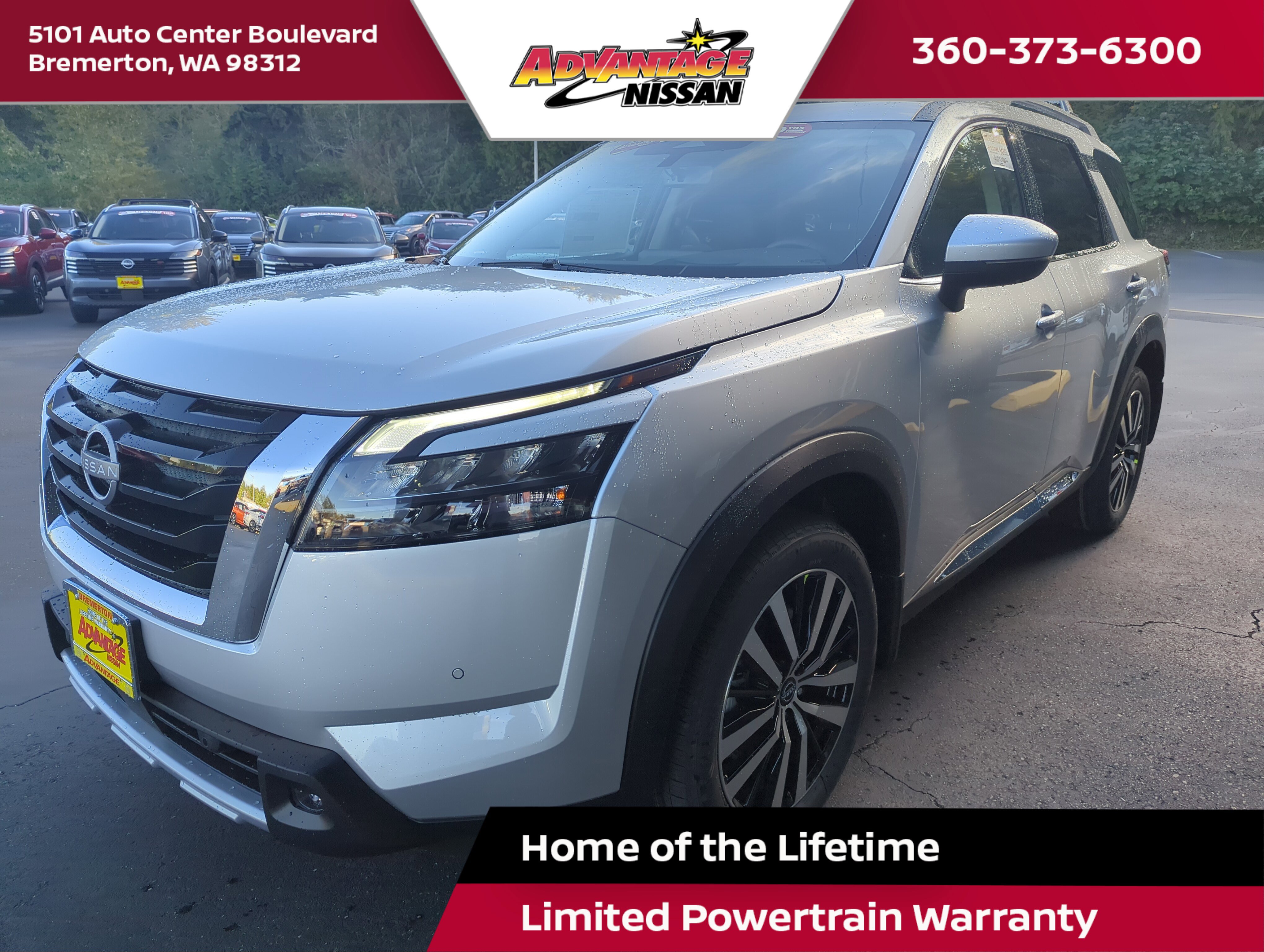 2025 Nissan Pathfinder Platinum's photo