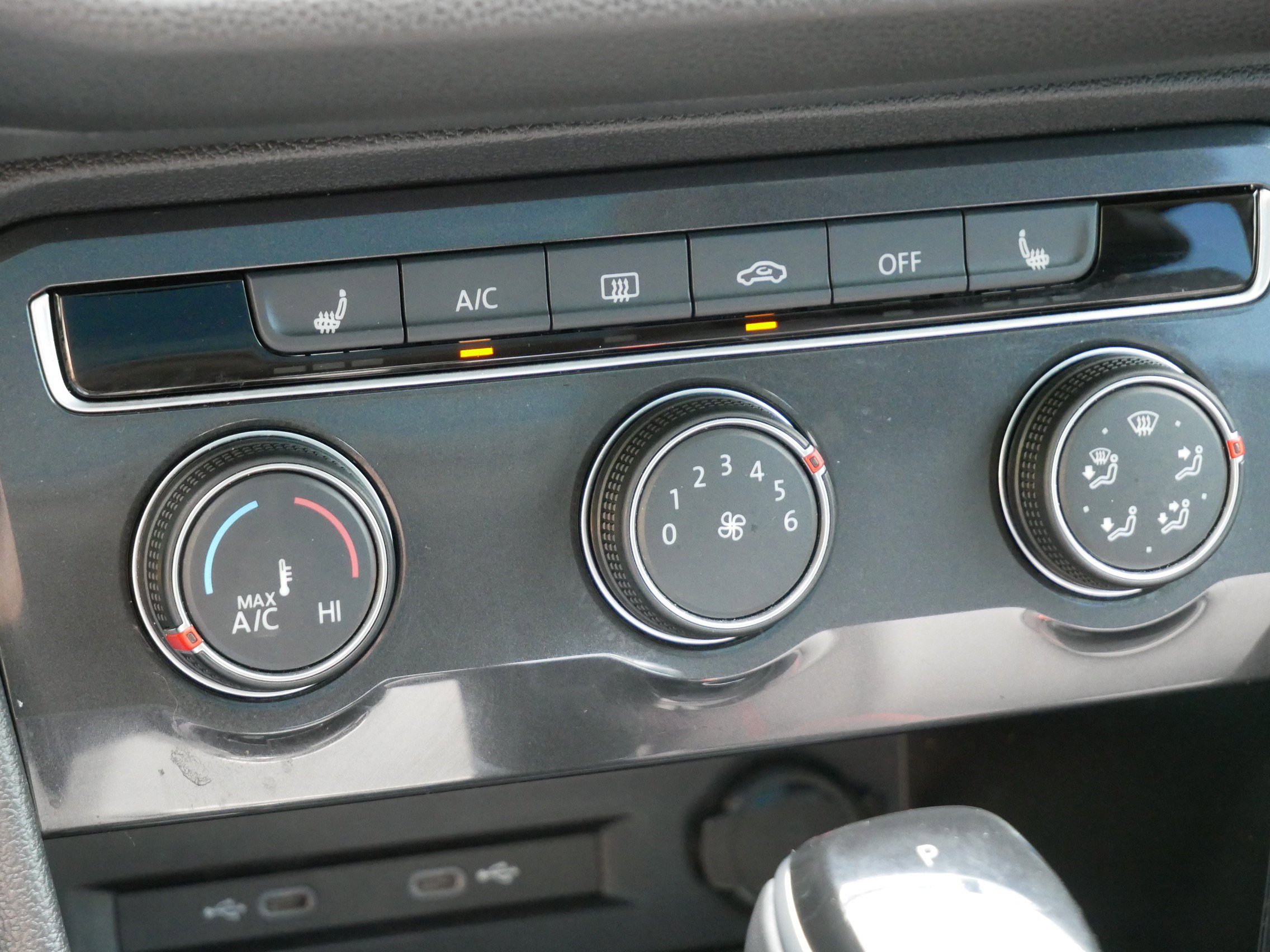 2024 Volkswagen Tiguan Wolfsburg Edition photo 22