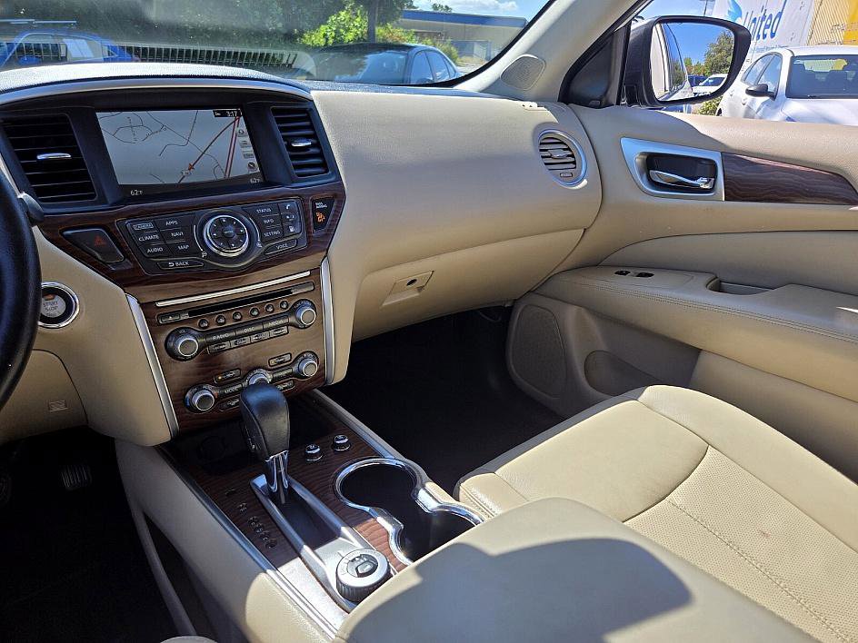 2020 Nissan Pathfinder Platinum photo 15