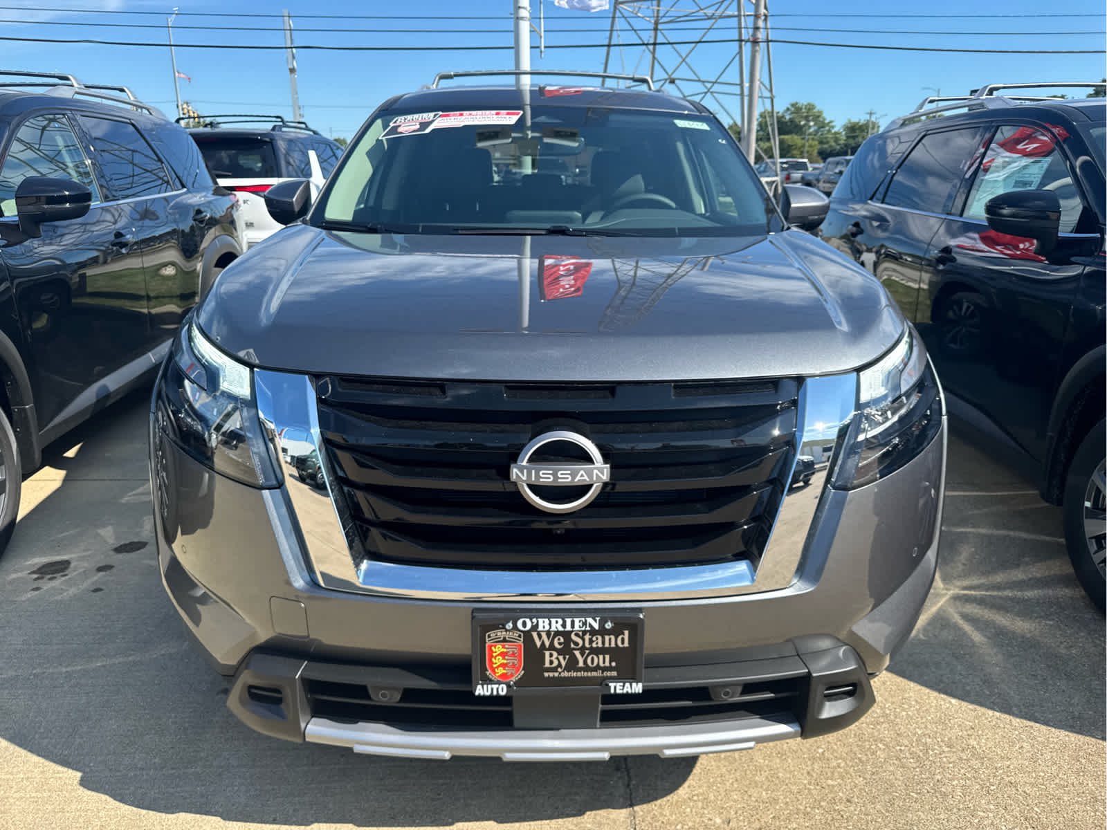 2025 Nissan Pathfinder SL photo 2