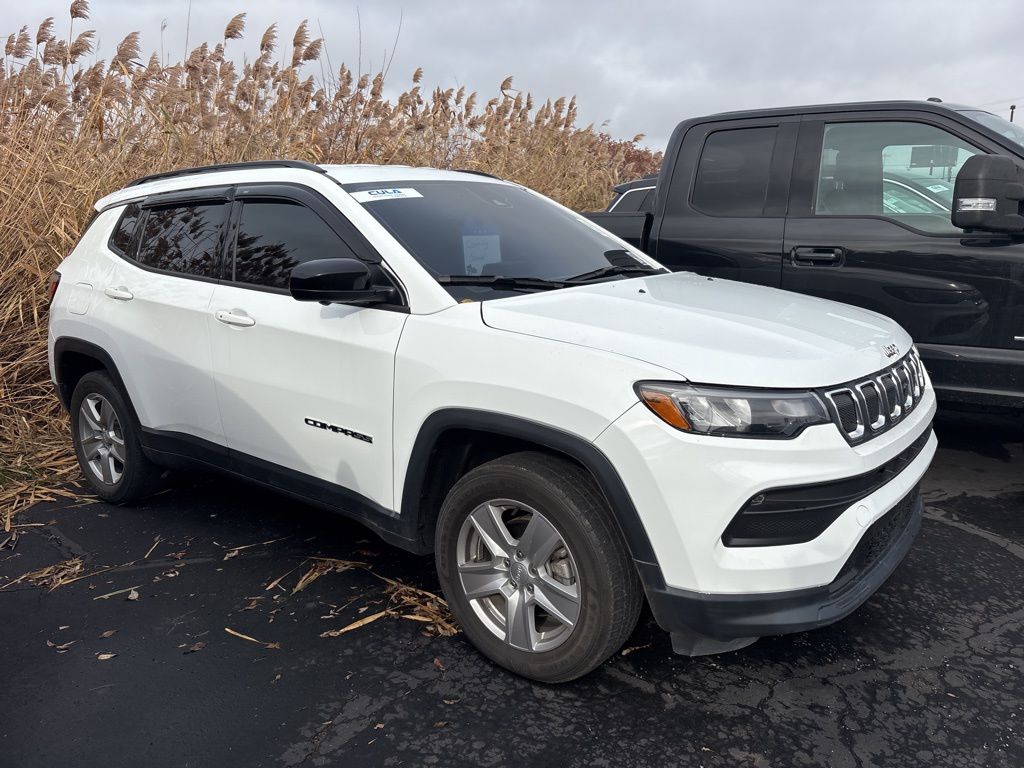 2022 Jeep Compass Latitude photo 2