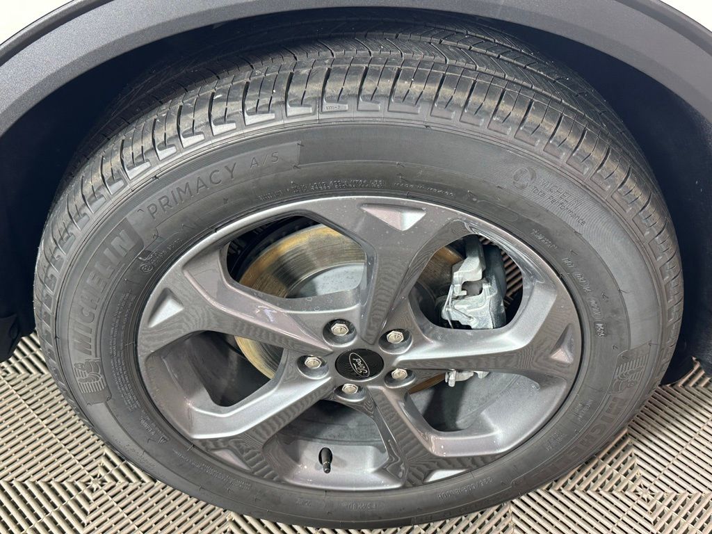 2025 Ford Escape ST-Line photo 2