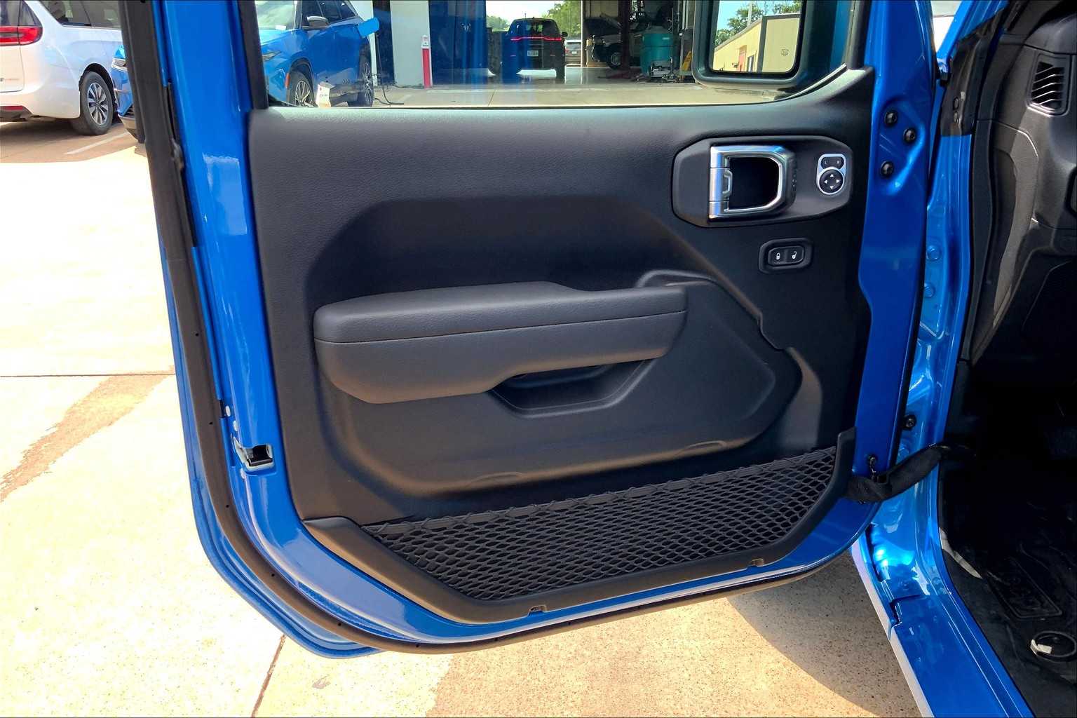 2025 Jeep Wrangler Sport S photo 9