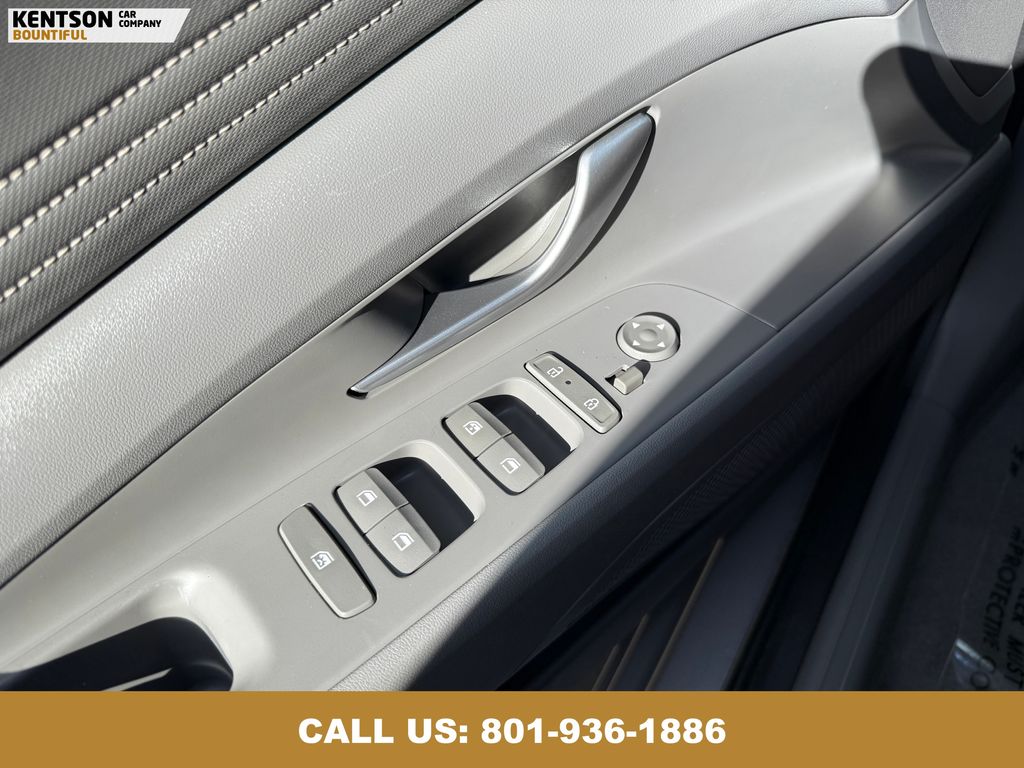 2025 Hyundai Elantra SEL Convenience photo 15