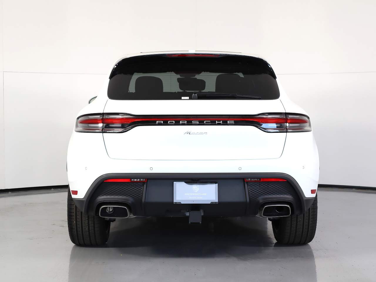 2025 Porsche Macan T photo 6