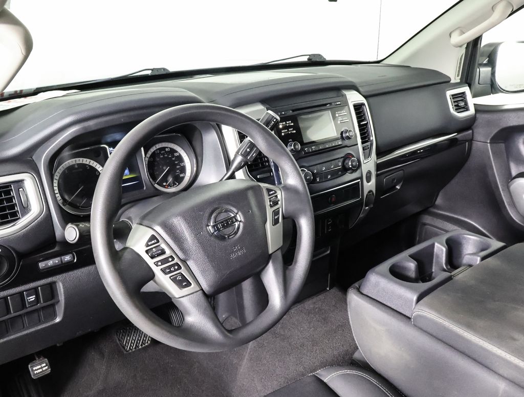 2018 Nissan Titan SV photo 6