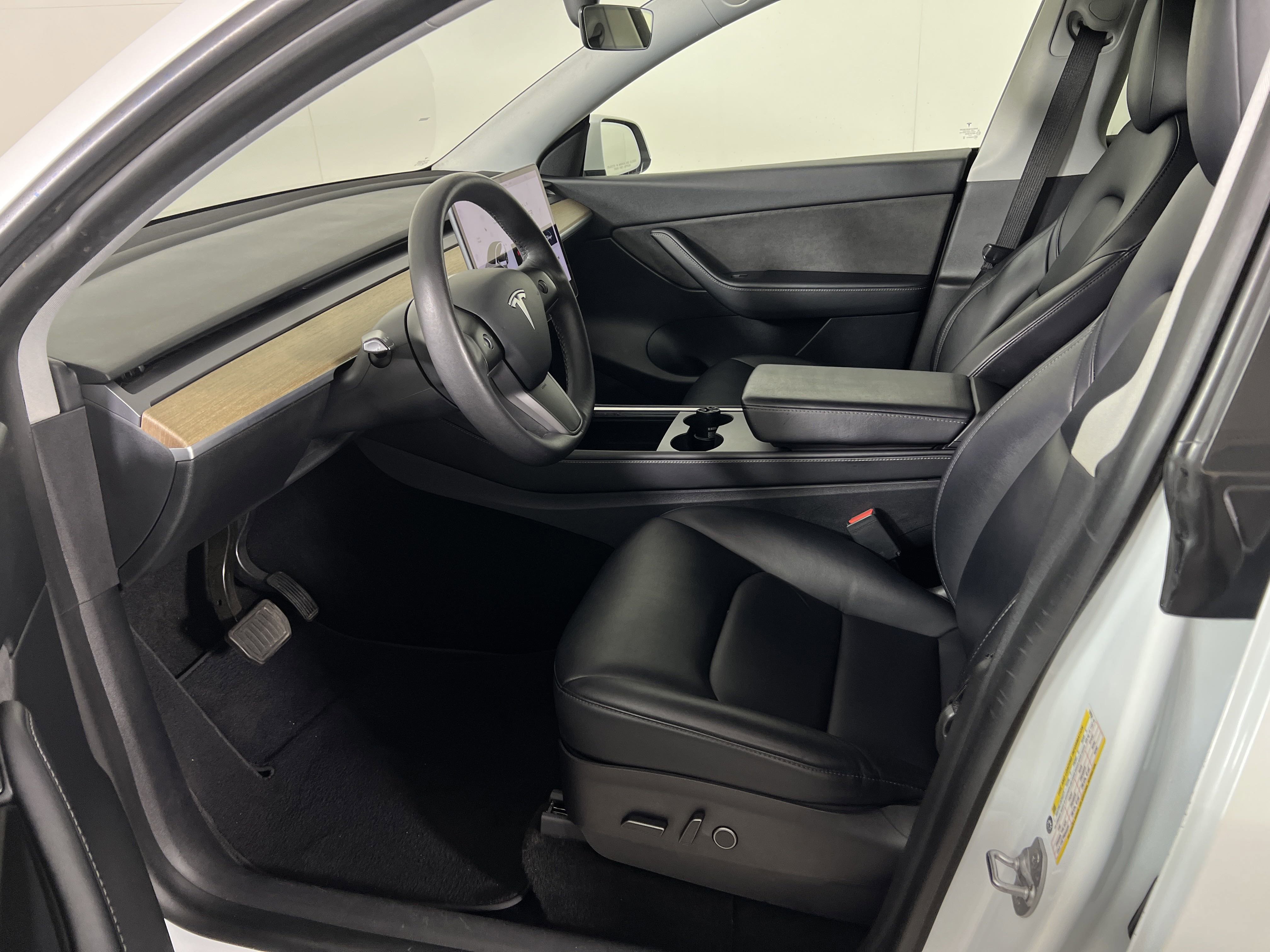 Used 2021 Tesla Model Y Long Range with VIN 5YJYGAEE1MF188964 for sale in Lincoln, NE