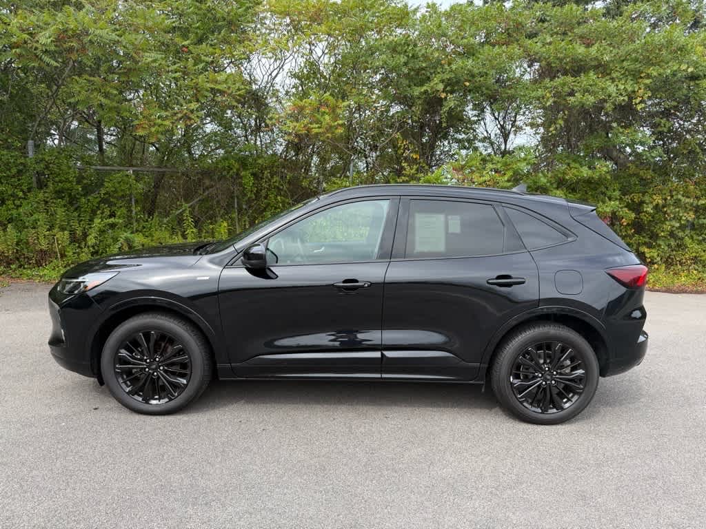 2023 Ford Escape ST-Line Elite photo 2