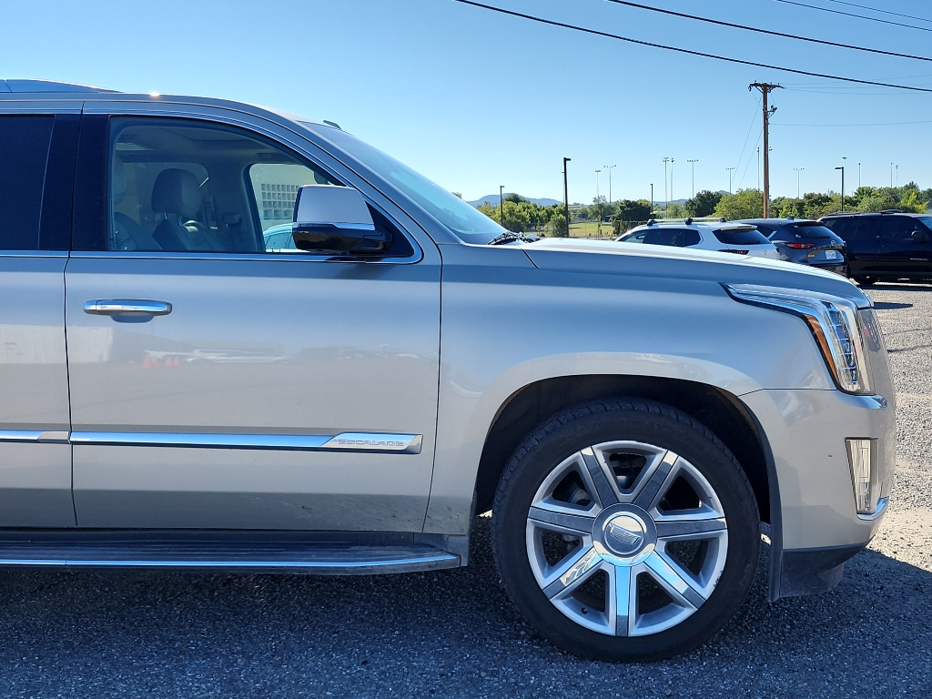 2015 Cadillac Escalade Luxury photo 4