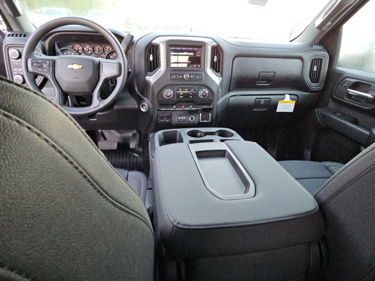 2024 Chevrolet Silverado 3500HD photo 2