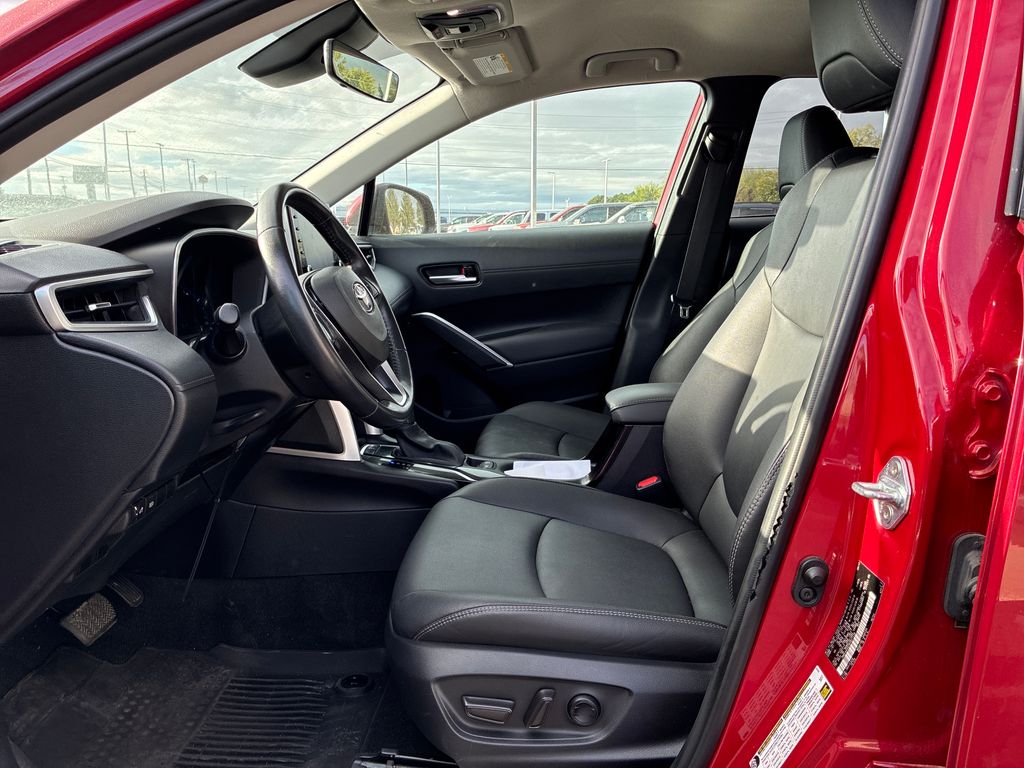 2022 Toyota Corolla Cross XLE photo 9