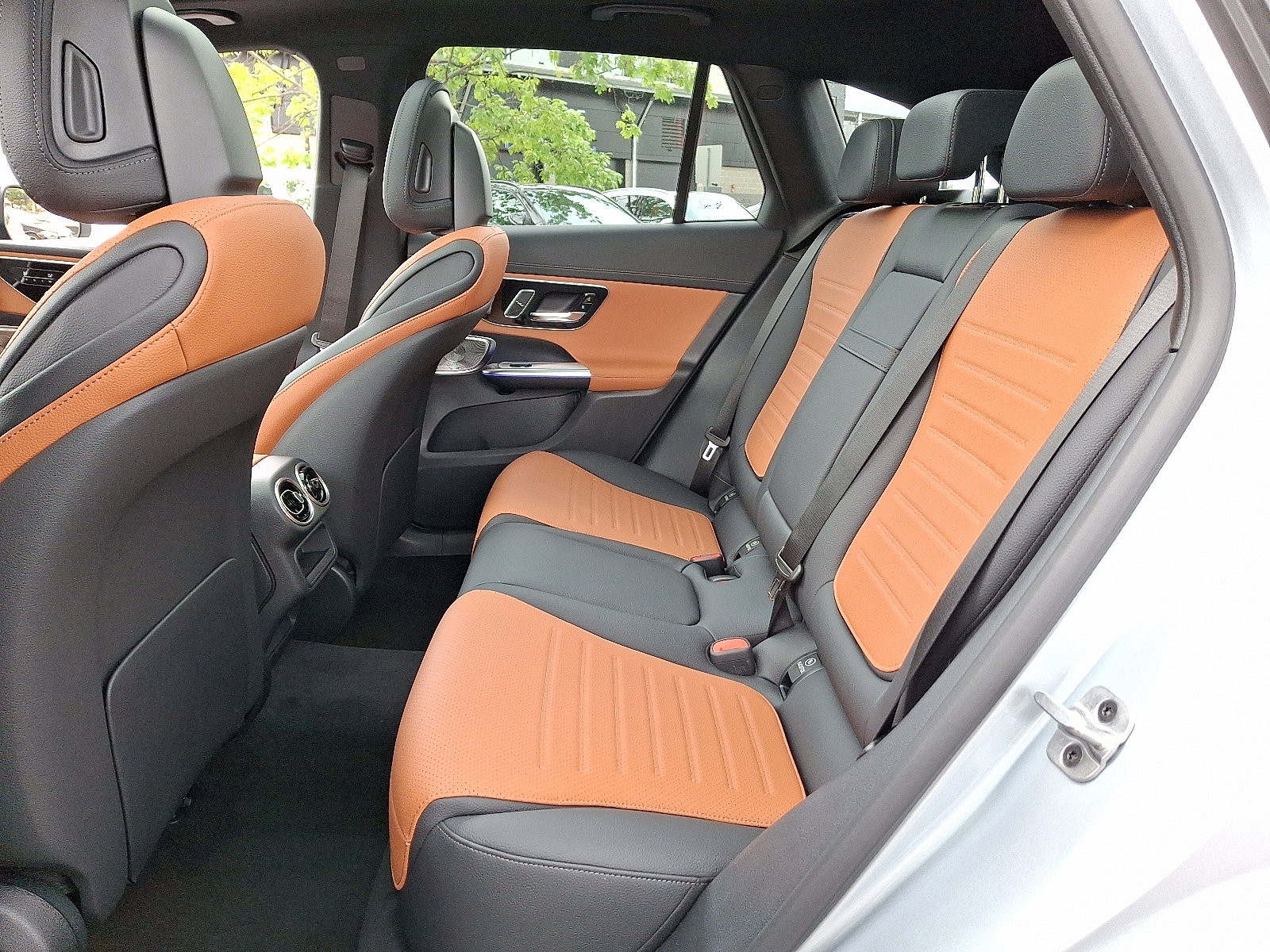 2026 Mercedes Benz GLC 300 4MATIC photo 4