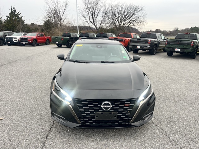 2023 Nissan Altima 2.5 SR photo 2