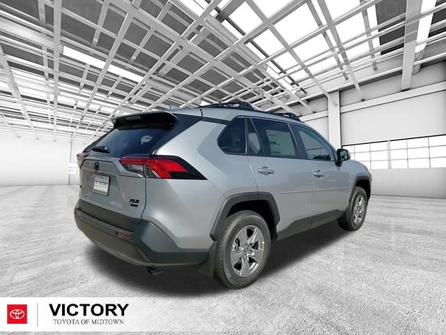 2025 Toyota RAV4 XLE photo 3