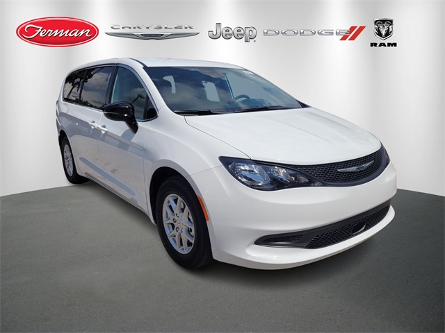 2026 Chrysler Voyager LX's photo