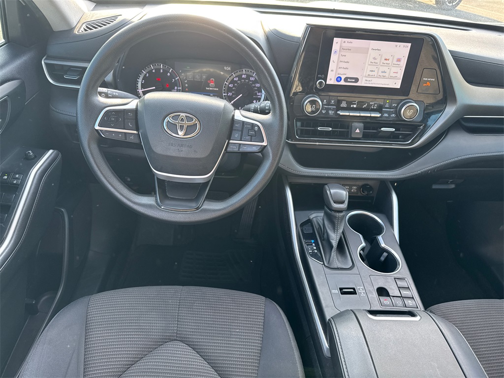 2023 Toyota Highlander L photo 21