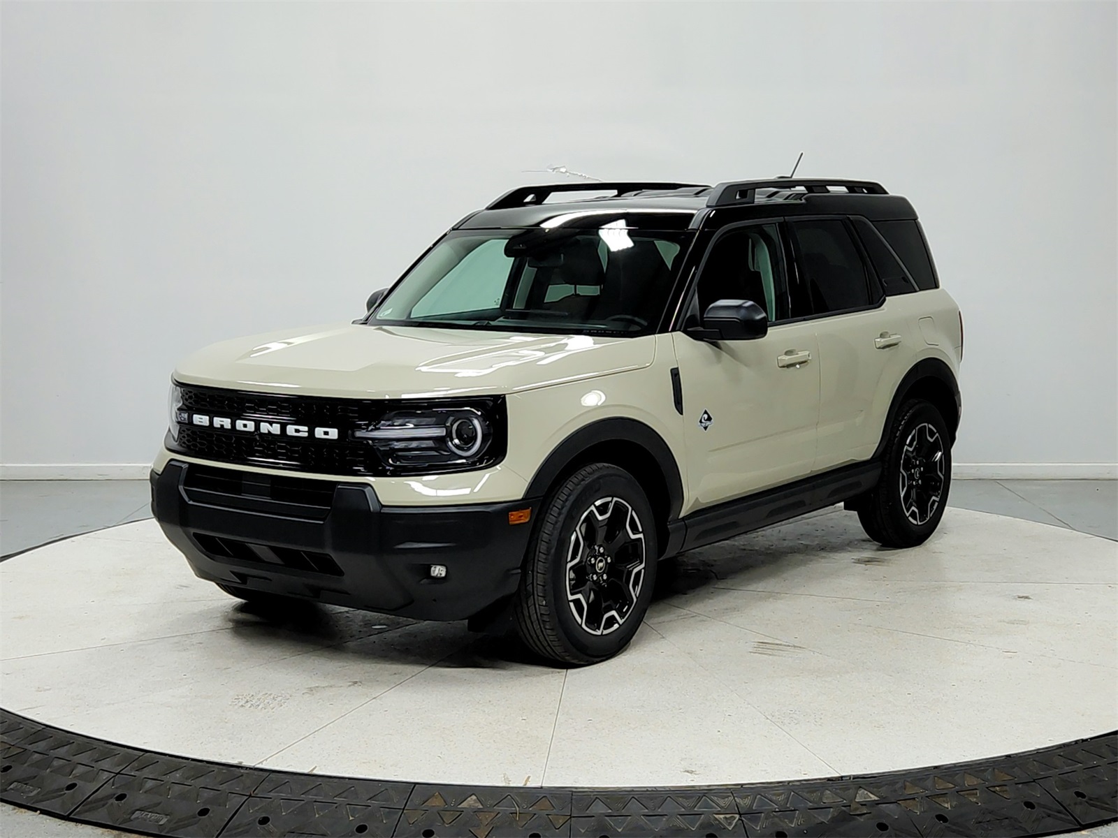 2025 Ford Bronco Sport Outer Banks photo 3