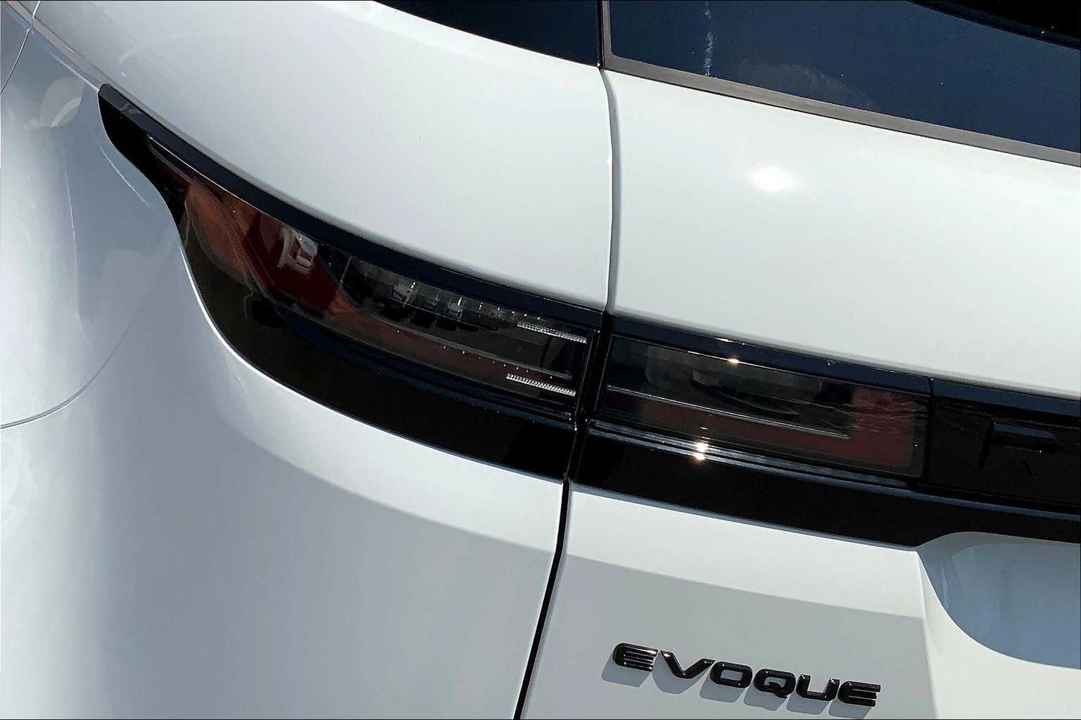 2026 Land Rover Range Rover Evoque Dynamic SE photo 13