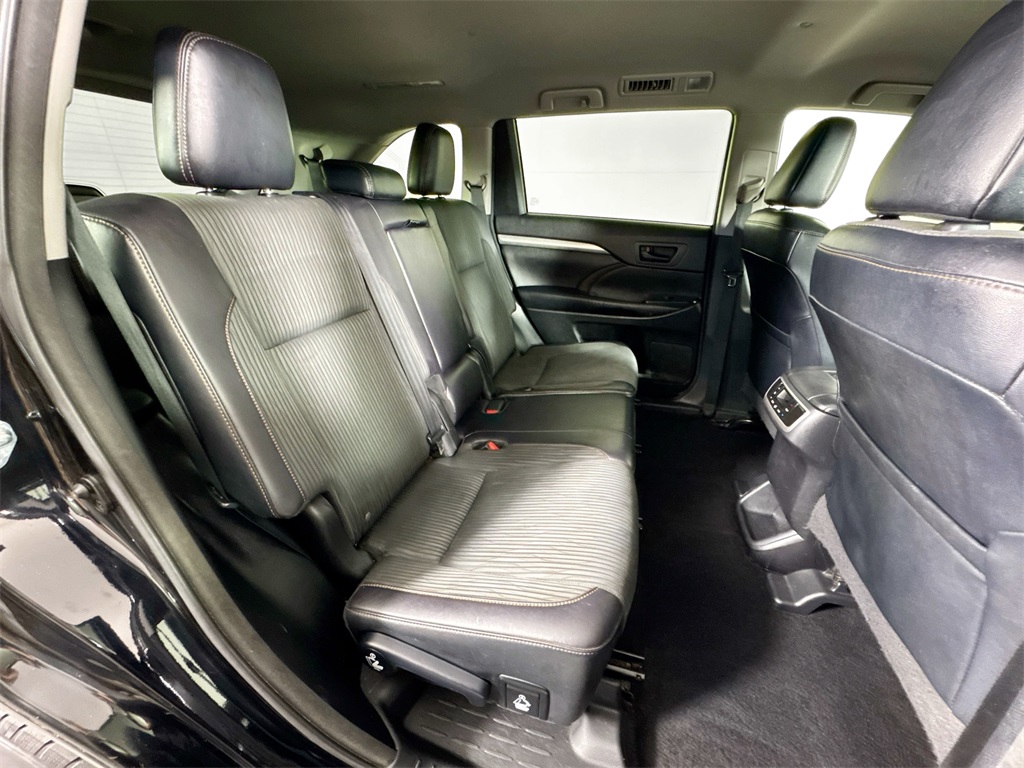 2016 Toyota Highlander LE Plus photo 17