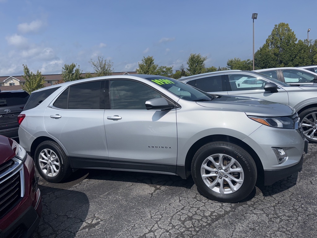 2020 Chevrolet Equinox LT photo 2