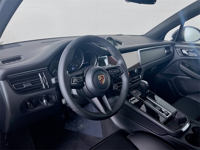 2026 Porsche Macan GTS photo 4