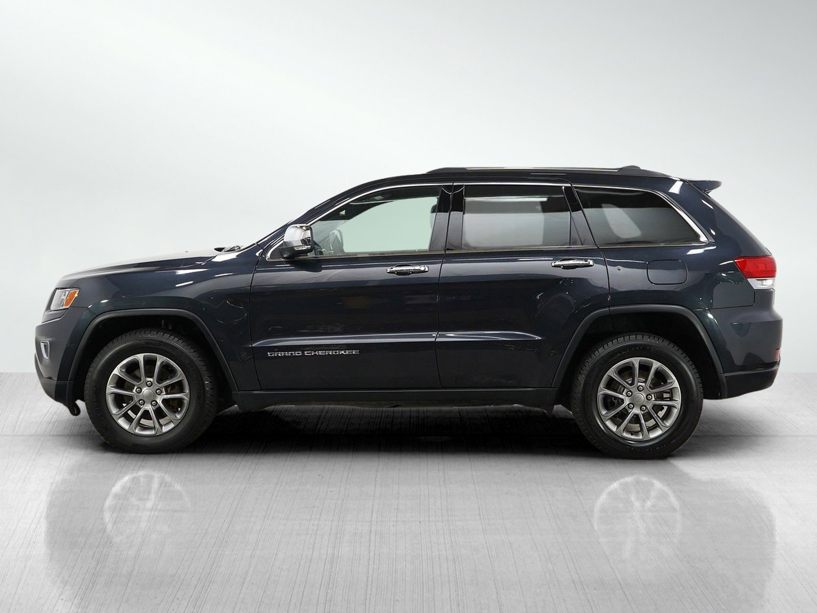 Used 2015 Jeep Grand Cherokee Limited with VIN 1C4RJFBG3FC238076 for sale in Burnsville, Minnesota
