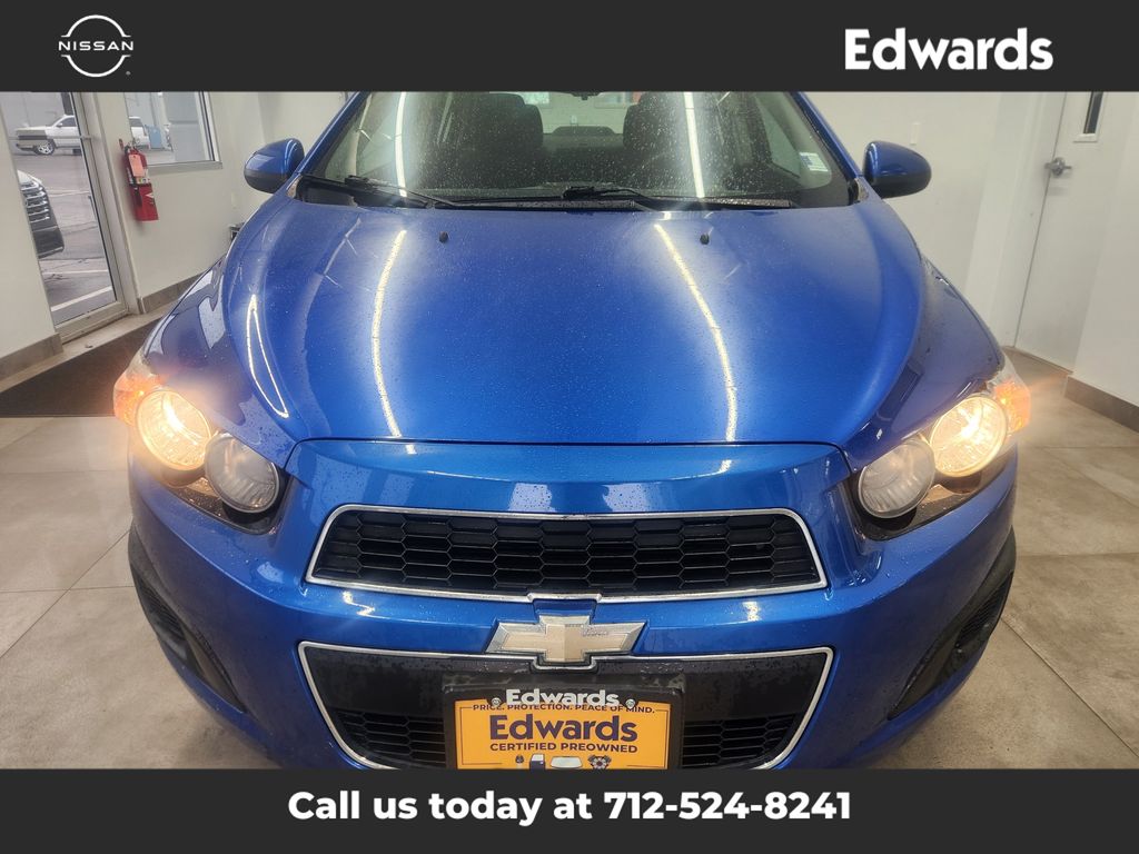 2016 Chevrolet Sonic LT photo 2