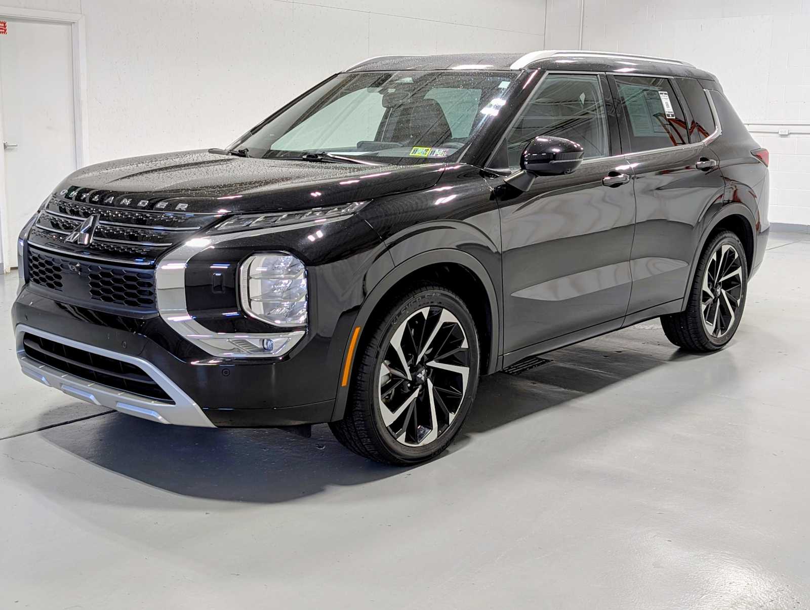 2022 Mitsubishi Outlander SEL's photo