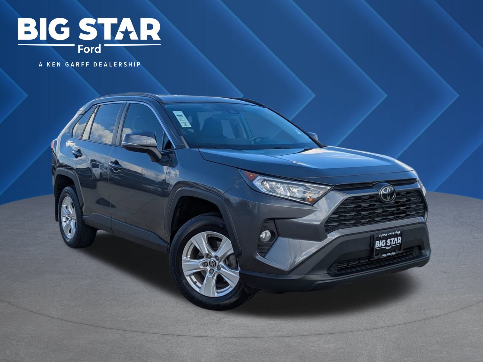 2021 Toyota RAV4 XLE's photo