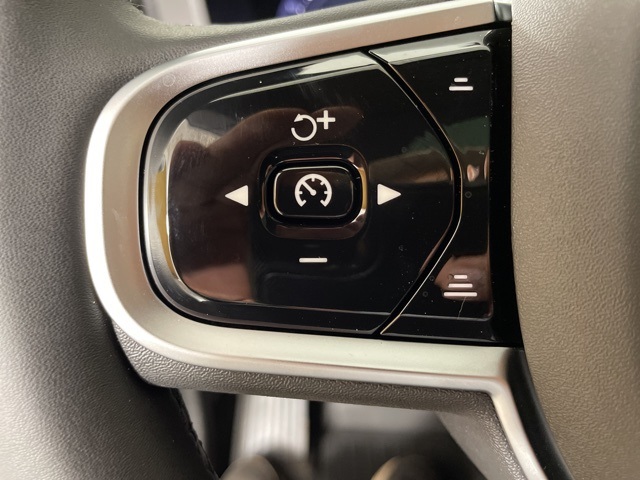 2026 Volvo XC60 Plus photo 23