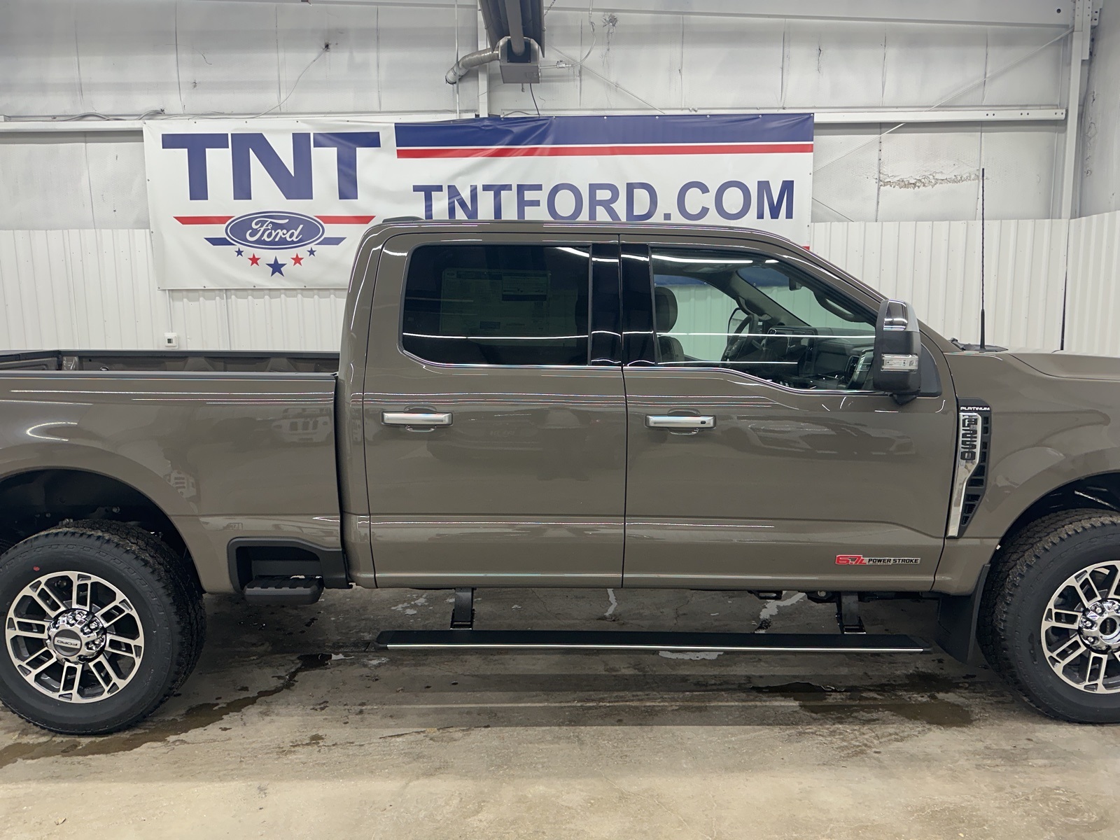 2026 Ford F-250 Super Duty Platinum's photo