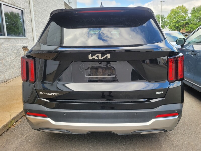2024 Kia Sorento S photo 4