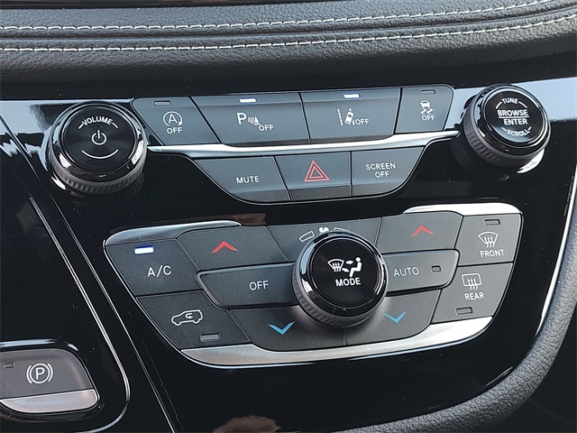 2026 Chrysler Pacifica photo 17