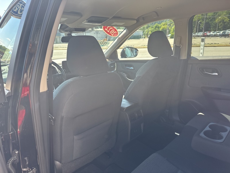 2022 Nissan Rogue SV photo 19