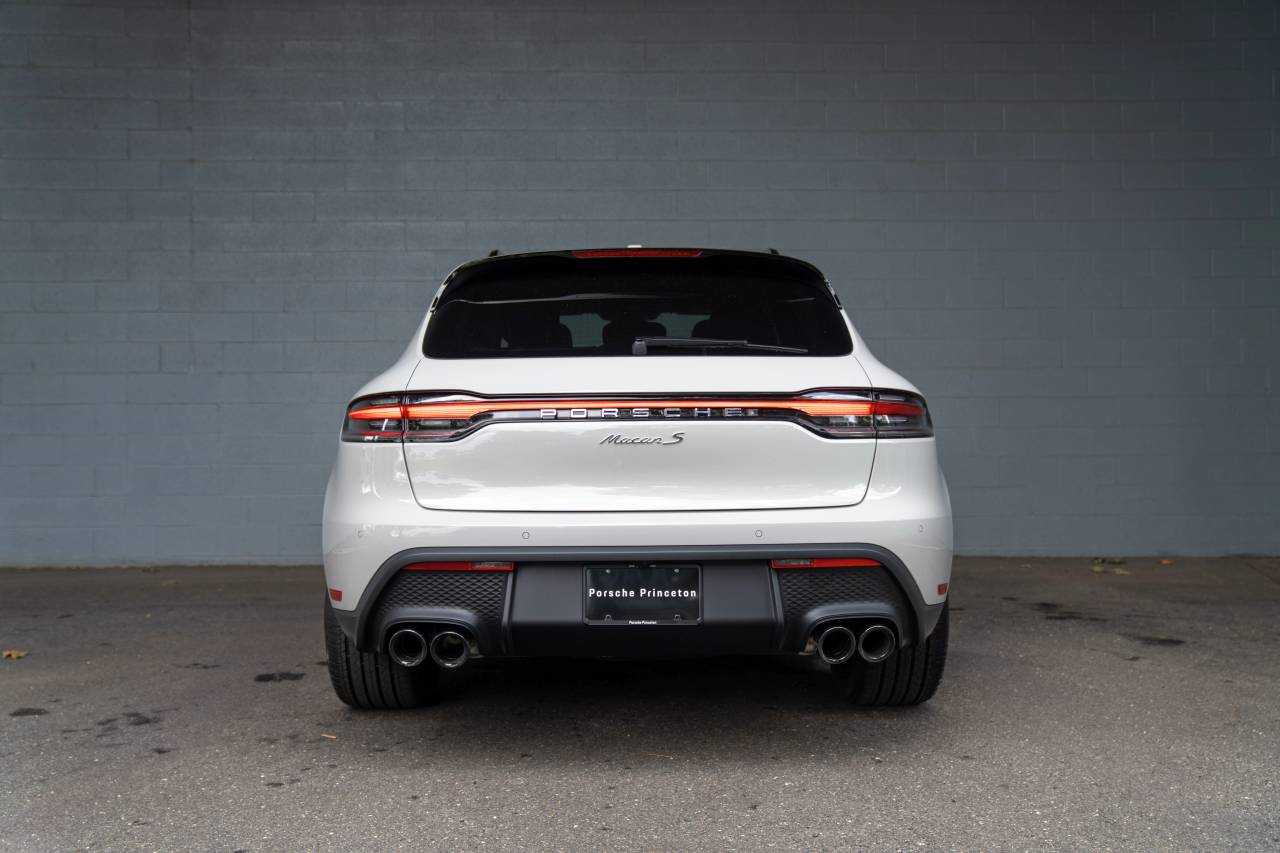 2025 Porsche Macan S photo 16