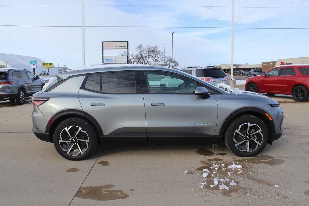 2026 Chevrolet Equinox LT photo 2
