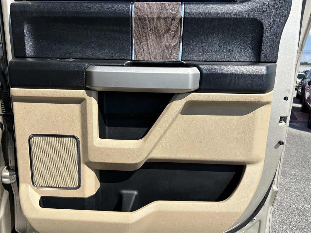 2017 Ford F-250 Lariat photo 19